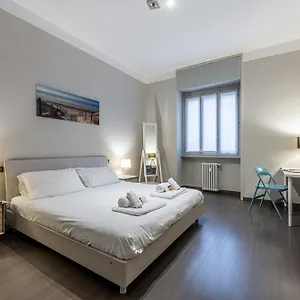 Sant' Ambrogio Flat מילאנו